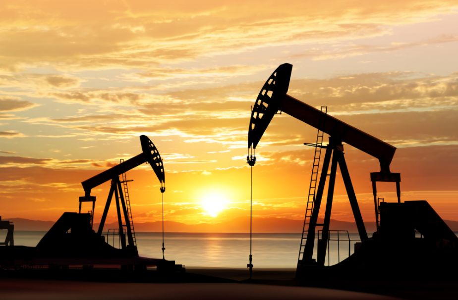 أسعار النفط ترتفع مع قرب تشغيل شبكة خطوط أنابيب وقود رئيسة في أمريكا