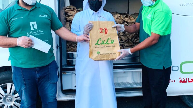 لولو تدعم الجمعيات الخيرية في إطار زكاة الفطر و جمع الأرز و وجبات الإفطار