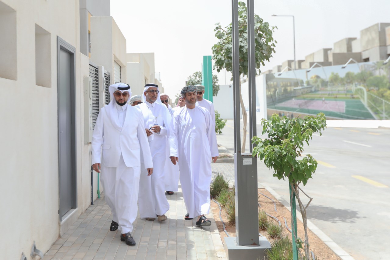 وفد عماني يطلع على التجربة السعودية في قطاع الإسكان