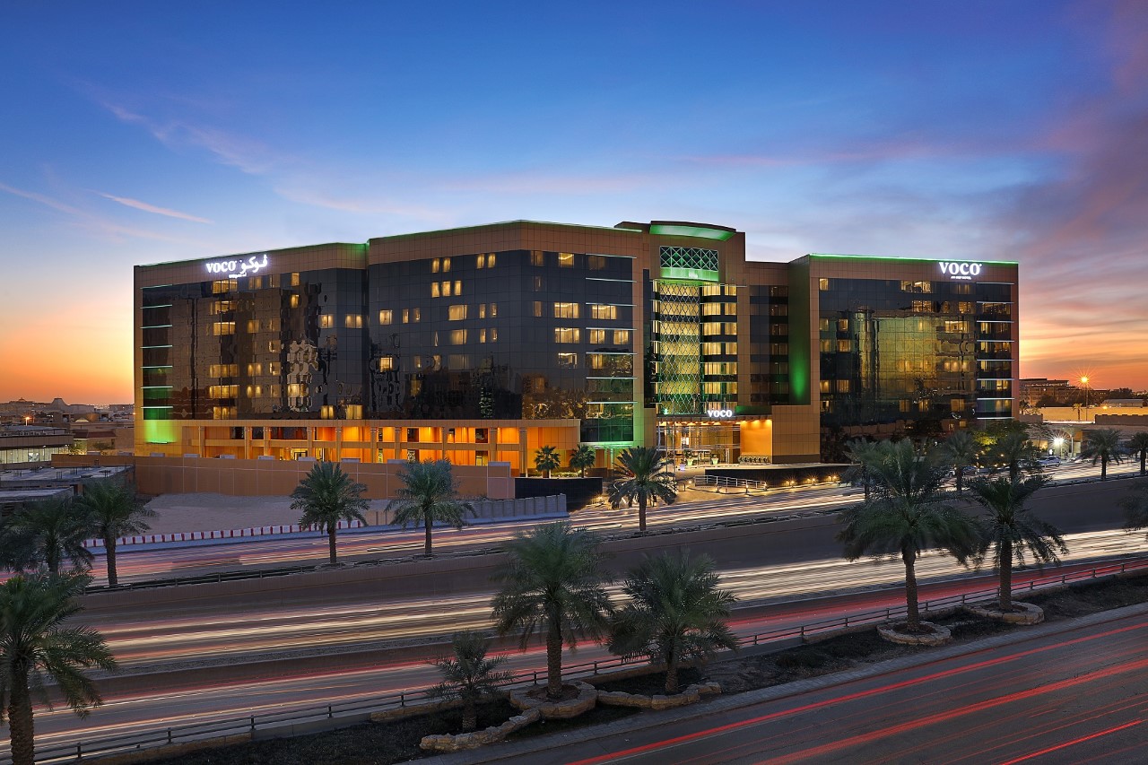 “فوكو” أول فندق في الرياض يحتوي على محطة شحن كهربائية للسيارات