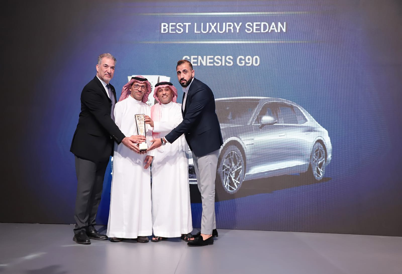 جينيسيس G90 تحقق المركز الاول في فئة سيارات السيدان الفاخرة ضمن جائزة قطاع السيارات بالسعودية لعام 2022