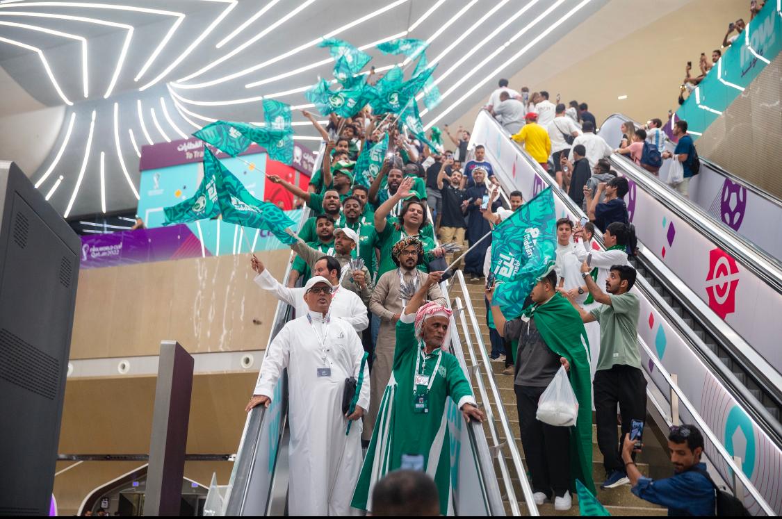 جمهور المنتخب السعودي ينفذ مسيرته الثانية «فخرنا الأخضر» في كأس العالم 2022