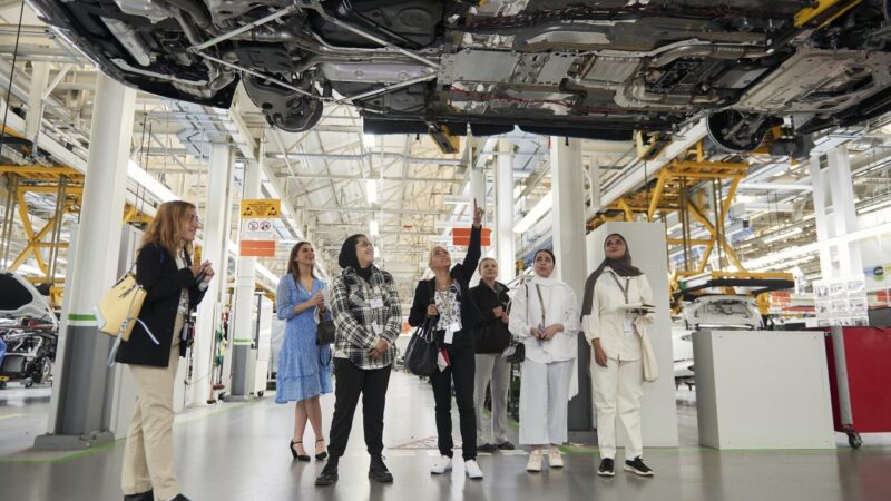 Bentley Motors تُمكِّن قائدات المستقبل من السيدات السعوديات