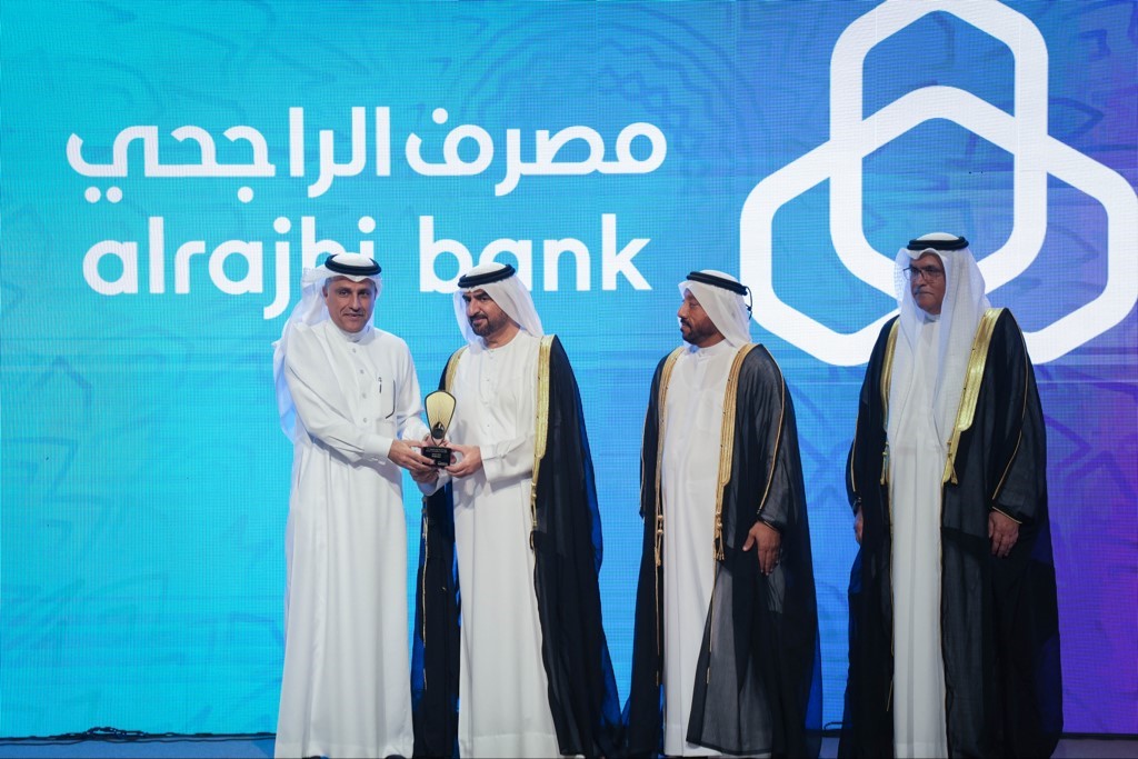 مصرف الراجحي يفوز بجائزة “الشارقة للتميز الخليجية” 2022  