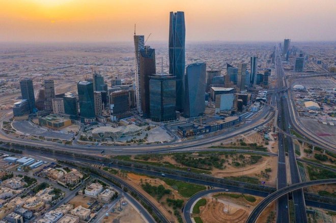 السعودية تقدم حوافز ضريبية لمدة 30 عاما لجذب المقار الإقليمية للشركات العالمية