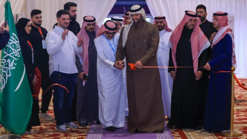 الأمير عبدالله بن سلطان بن ناصر يفتتح معرض طب وجراحة التجميل ( DR BEAUTY )