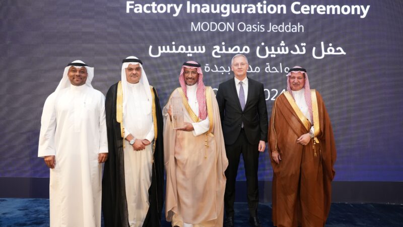 وزير الصناعة والثروة المعدنية يدشن مصنع سيمنس للمعدات الكهربائية في السعودية