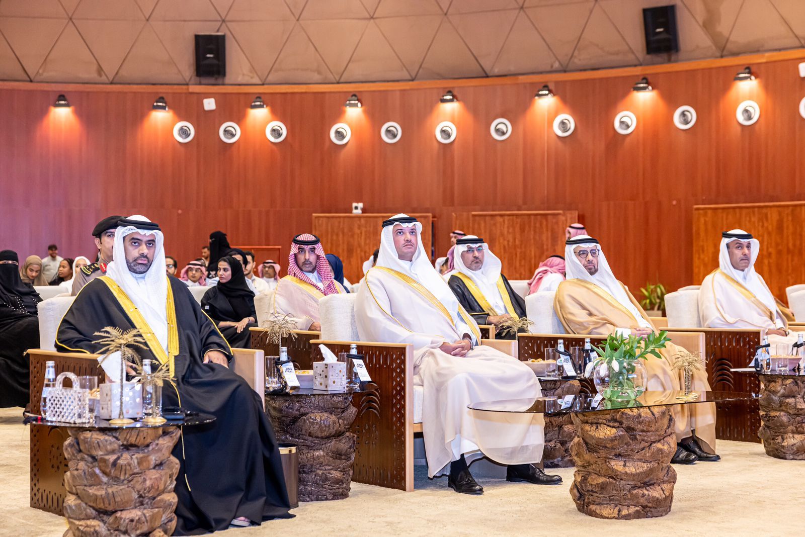 الأمير سعود محافظ الأحساء يُكرم الفائزين في مسابقة “حكاية أثر”